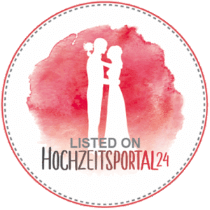Das Logo von Hochzeitsportal24 ist zu sehen. Traurednerin Vanessa Grasser ist offizieller Partner